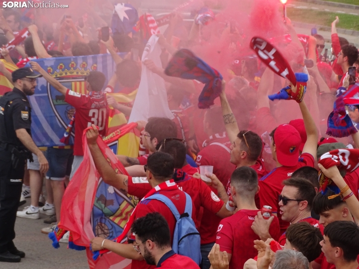 Una imagen del recibimiento a los jugadores del CD Numancia vs CD Teruel. /PC