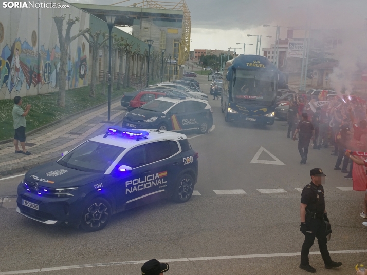 Una imagen del recibimiento a los jugadores del CD Numancia vs CD Teruel. /PC