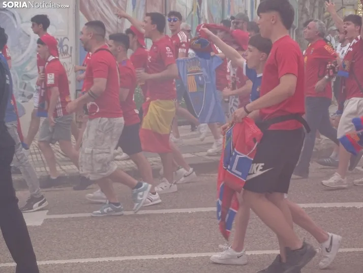 Una imagen del recibimiento a los jugadores del CD Numancia vs CD Teruel. /PC