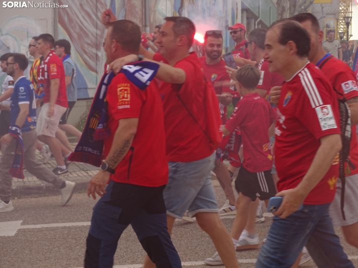 Una imagen del recibimiento a los jugadores del CD Numancia vs CD Teruel. /PC