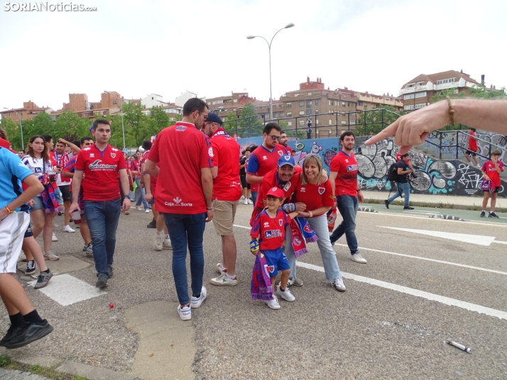Una imagen del recibimiento a los jugadores del CD Numancia vs CD Teruel. /PC