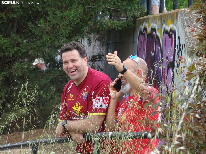 Una imagen del recibimiento a los jugadores del CD Numancia vs CD Teruel. /PC