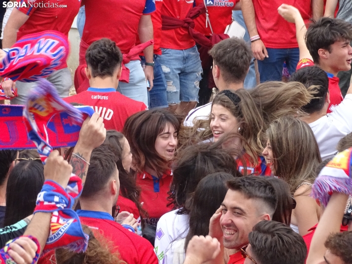Una imagen del recibimiento a los jugadores del CD Numancia vs CD Teruel. /PC