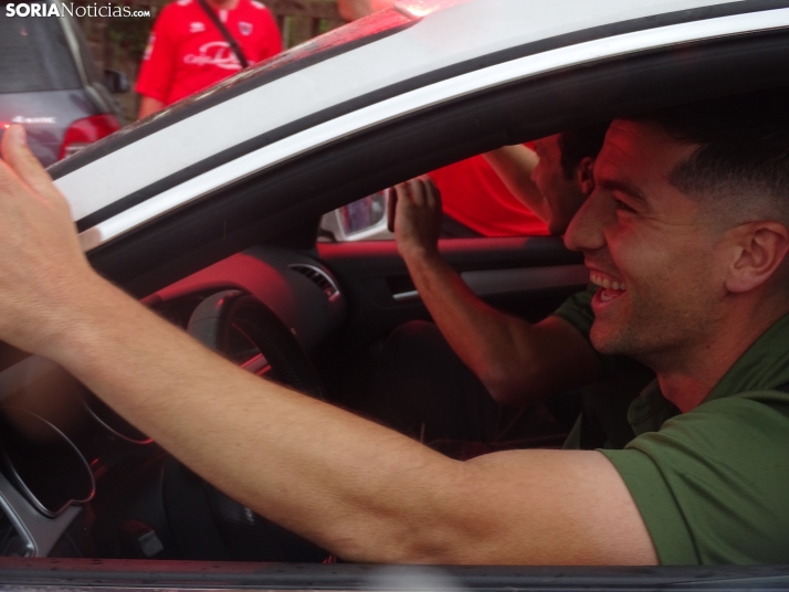 Una imagen del recibimiento a los jugadores del CD Numancia vs CD Teruel. /PC