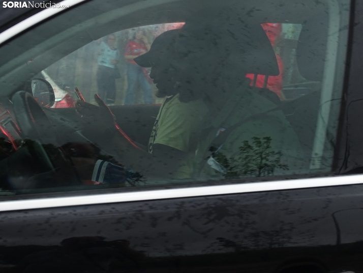 Una imagen del recibimiento a los jugadores del CD Numancia vs CD Teruel. /PC