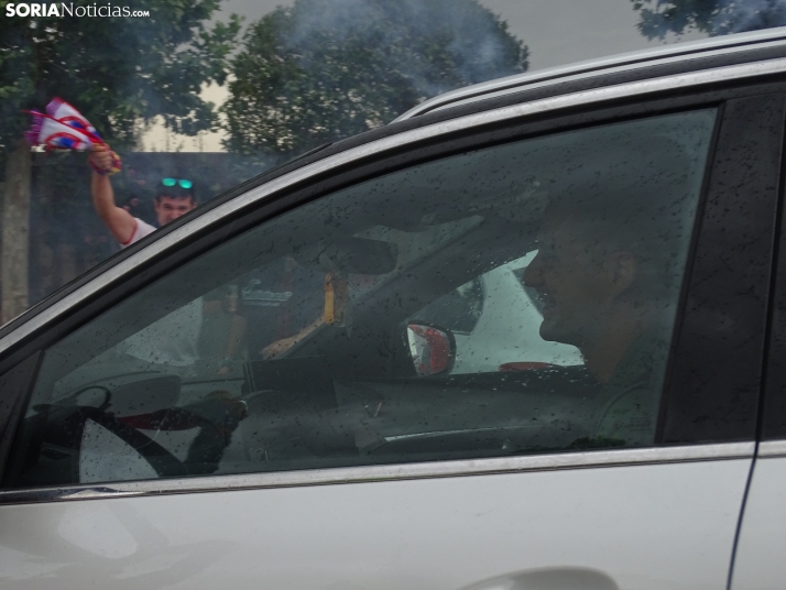 Una imagen del recibimiento a los jugadores del CD Numancia vs CD Teruel. /PC