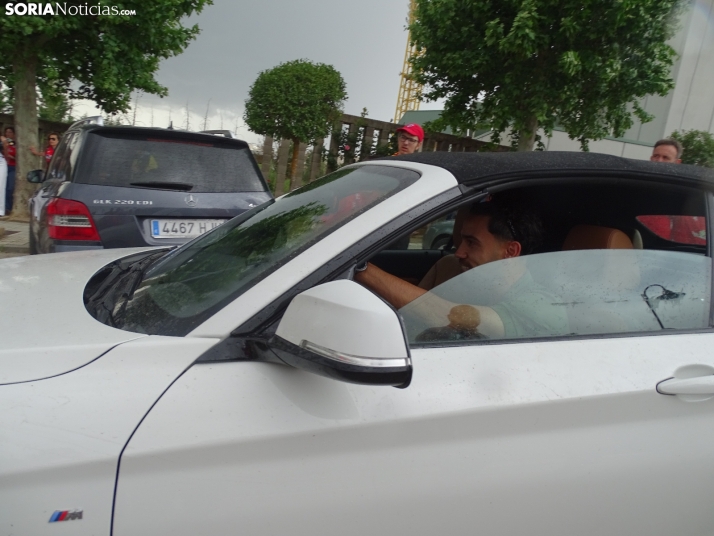 Una imagen del recibimiento a los jugadores del CD Numancia vs CD Teruel. /PC