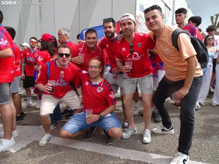 Una imagen del recibimiento a los jugadores del CD Numancia vs CD Teruel. /PC