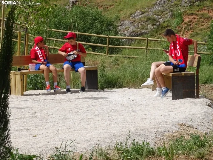 Una imagen del recibimiento a los jugadores del CD Numancia vs CD Teruel. /PC