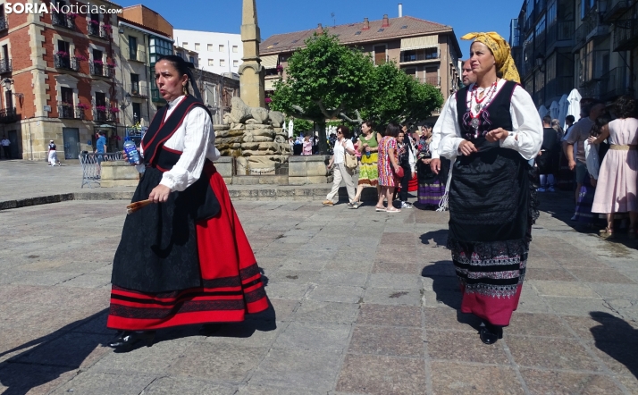 Una imagen previa al desfile del Domingo de Calderas hoy. /PC