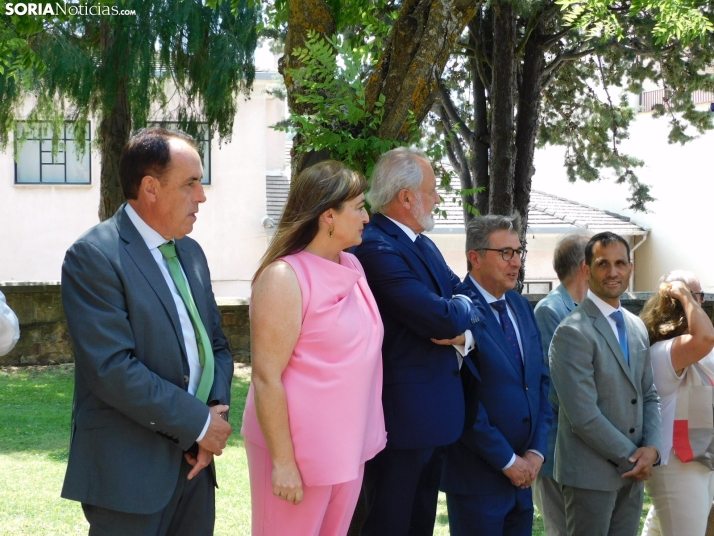 Galer&iacute;a | Los jurados y juradas reciben un sentido homenaje antes del comienzo de las fiestas de San Ju