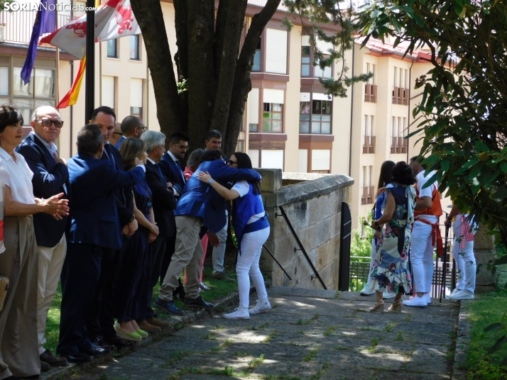 Galer&iacute;a | Los jurados y juradas reciben un sentido homenaje antes del comienzo de las fiestas de San Ju