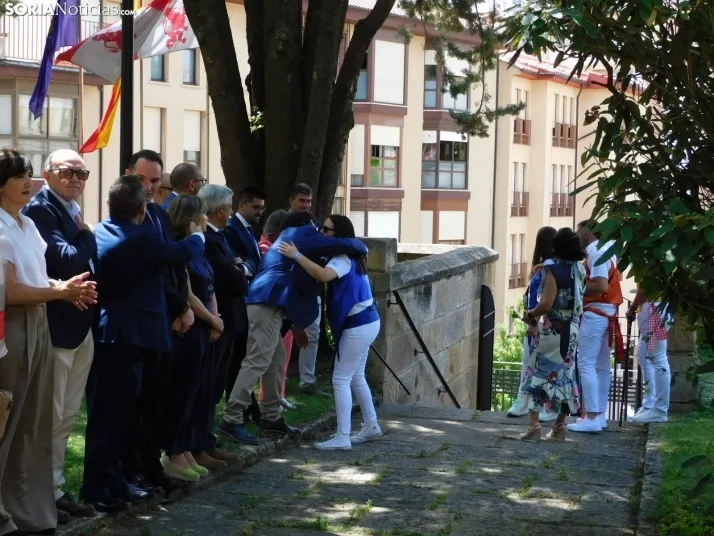 Galer&iacute;a | Los jurados y juradas reciben un sentido homenaje antes del comienzo de las fiestas de San Ju