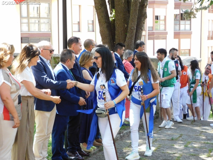 Galer&iacute;a | Los jurados y juradas reciben un sentido homenaje antes del comienzo de las fiestas de San Ju