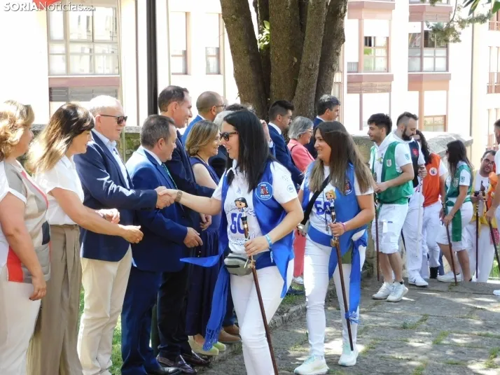 Galer&iacute;a | Los jurados y juradas reciben un sentido homenaje antes del comienzo de las fiestas de San Ju