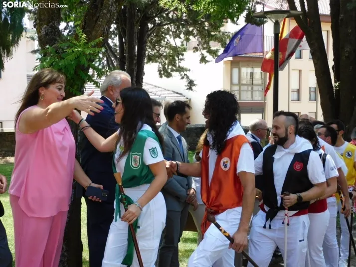 Galer&iacute;a | Los jurados y juradas reciben un sentido homenaje antes del comienzo de las fiestas de San Ju