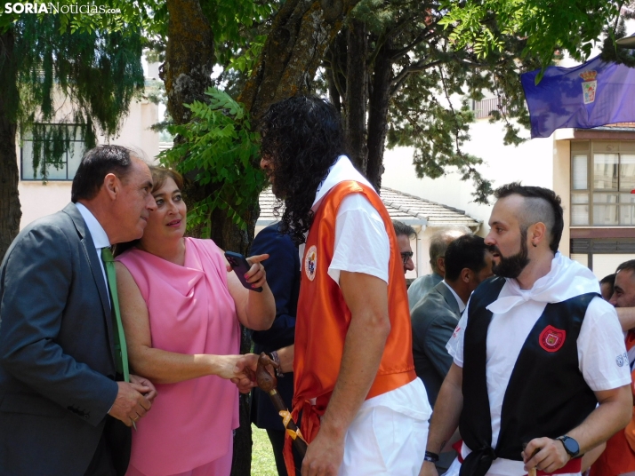 Galer&iacute;a | Los jurados y juradas reciben un sentido homenaje antes del comienzo de las fiestas de San Ju