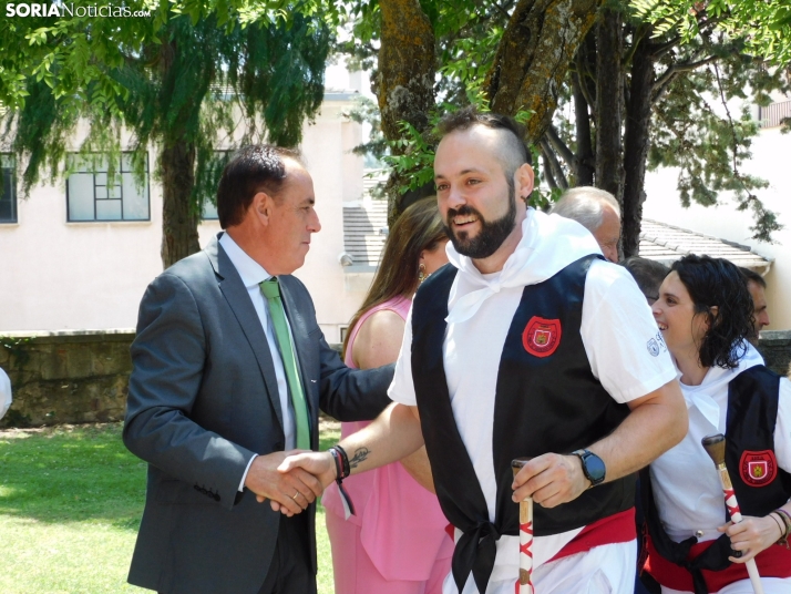 Galer&iacute;a | Los jurados y juradas reciben un sentido homenaje antes del comienzo de las fiestas de San Ju