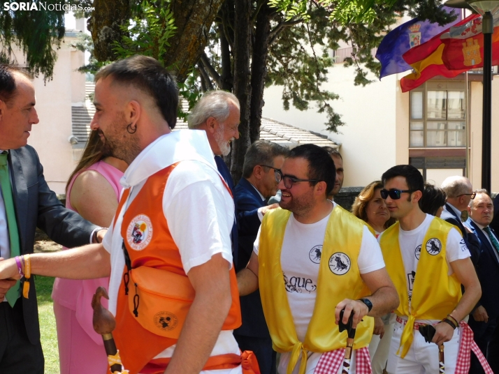 Galer&iacute;a | Los jurados y juradas reciben un sentido homenaje antes del comienzo de las fiestas de San Ju