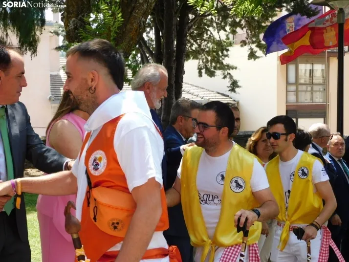 Galer&iacute;a | Los jurados y juradas reciben un sentido homenaje antes del comienzo de las fiestas de San Ju