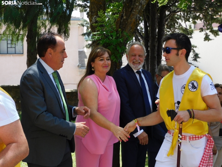 Galer&iacute;a | Los jurados y juradas reciben un sentido homenaje antes del comienzo de las fiestas de San Ju
