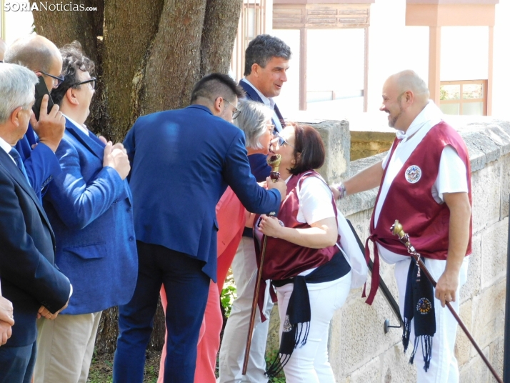 Galer&iacute;a | Los jurados y juradas reciben un sentido homenaje antes del comienzo de las fiestas de San Ju
