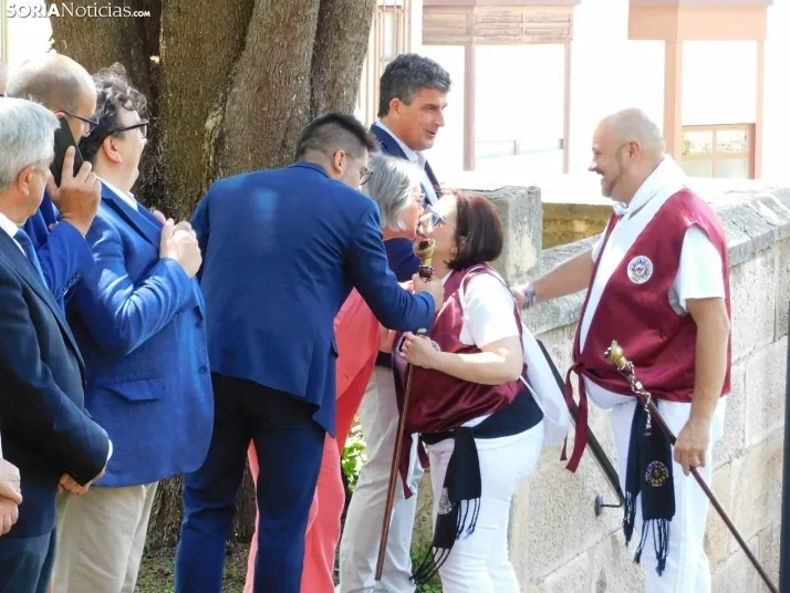 Galer&iacute;a | Los jurados y juradas reciben un sentido homenaje antes del comienzo de las fiestas de San Ju