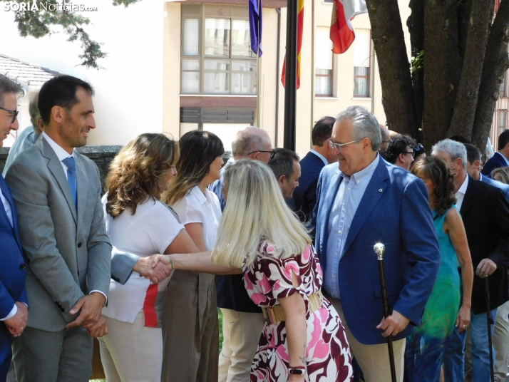 Galer&iacute;a | Los jurados y juradas reciben un sentido homenaje antes del comienzo de las fiestas de San Ju