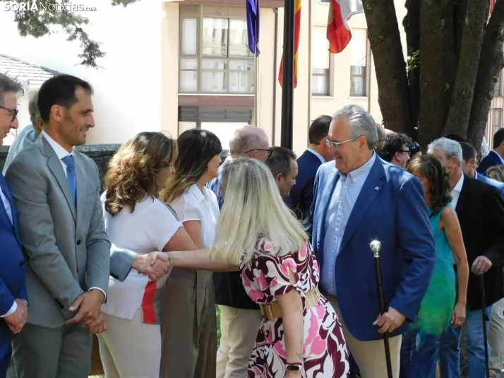 Galer&iacute;a | Los jurados y juradas reciben un sentido homenaje antes del comienzo de las fiestas de San Ju