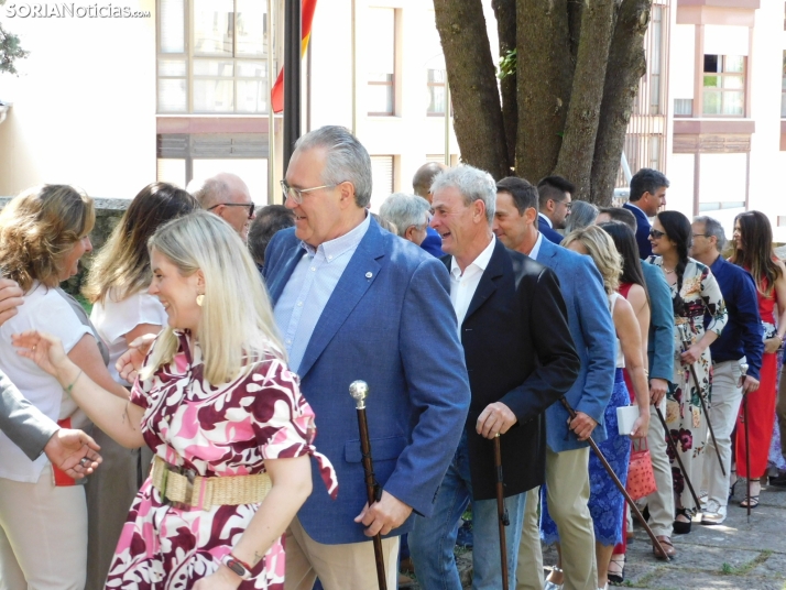 Galer&iacute;a | Los jurados y juradas reciben un sentido homenaje antes del comienzo de las fiestas de San Ju