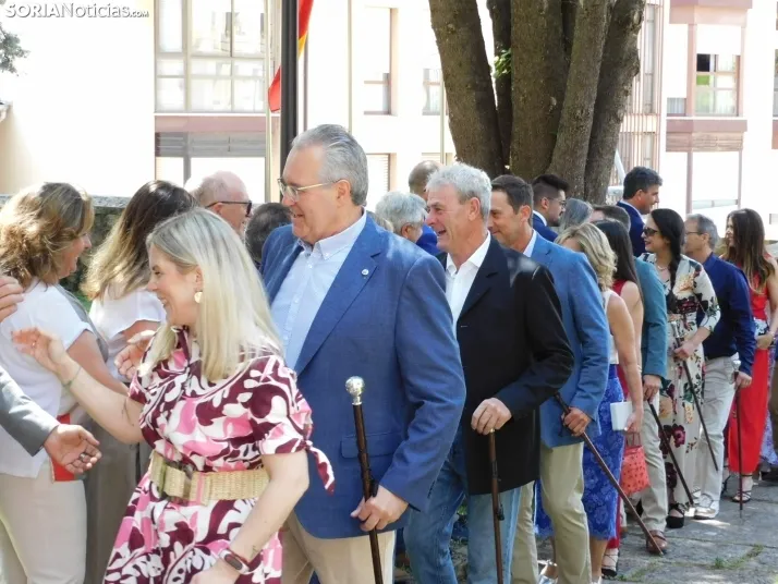 Galer&iacute;a | Los jurados y juradas reciben un sentido homenaje antes del comienzo de las fiestas de San Ju