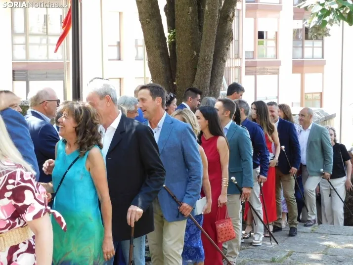 Galer&iacute;a | Los jurados y juradas reciben un sentido homenaje antes del comienzo de las fiestas de San Ju