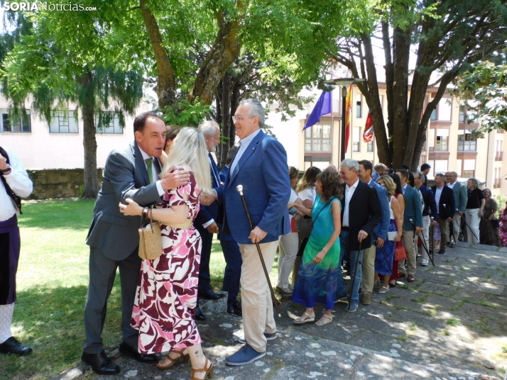 Galer&iacute;a | Los jurados y juradas reciben un sentido homenaje antes del comienzo de las fiestas de San Ju