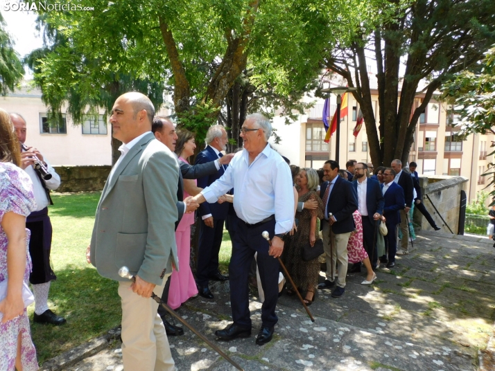 Galer&iacute;a | Los jurados y juradas reciben un sentido homenaje antes del comienzo de las fiestas de San Ju