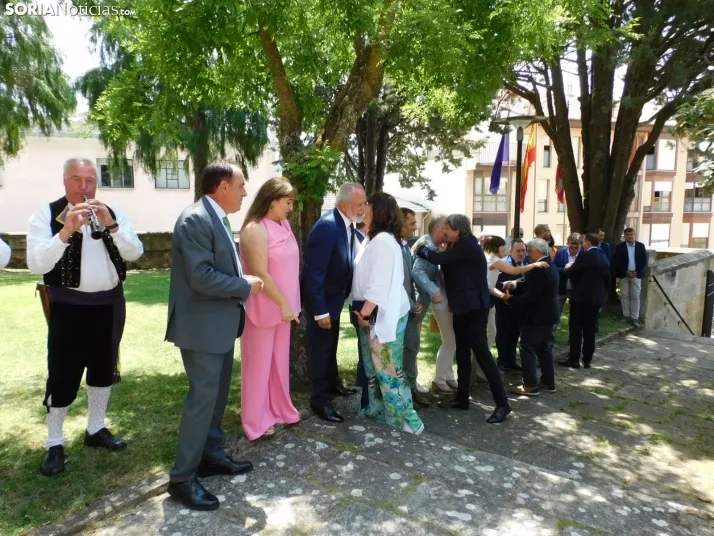 Galer&iacute;a | Los jurados y juradas reciben un sentido homenaje antes del comienzo de las fiestas de San Ju