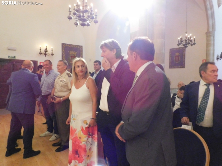 Galer&iacute;a | Los jurados y juradas reciben un sentido homenaje antes del comienzo de las fiestas de San Ju