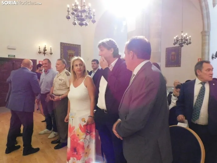 Galer&iacute;a | Los jurados y juradas reciben un sentido homenaje antes del comienzo de las fiestas de San Ju