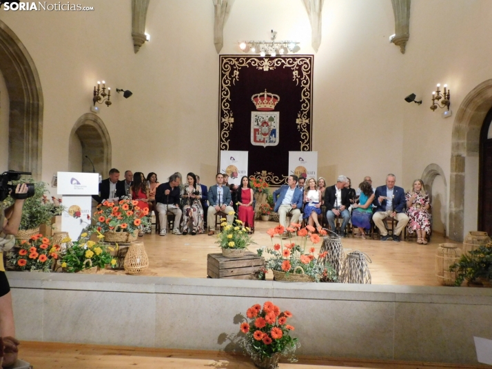 Galer&iacute;a | Los jurados y juradas reciben un sentido homenaje antes del comienzo de las fiestas de San Ju