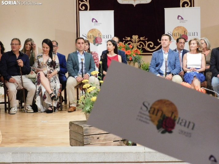 Galer&iacute;a | Los jurados y juradas reciben un sentido homenaje antes del comienzo de las fiestas de San Ju