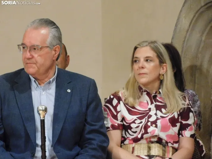 Galer&iacute;a | Los jurados y juradas reciben un sentido homenaje antes del comienzo de las fiestas de San Ju