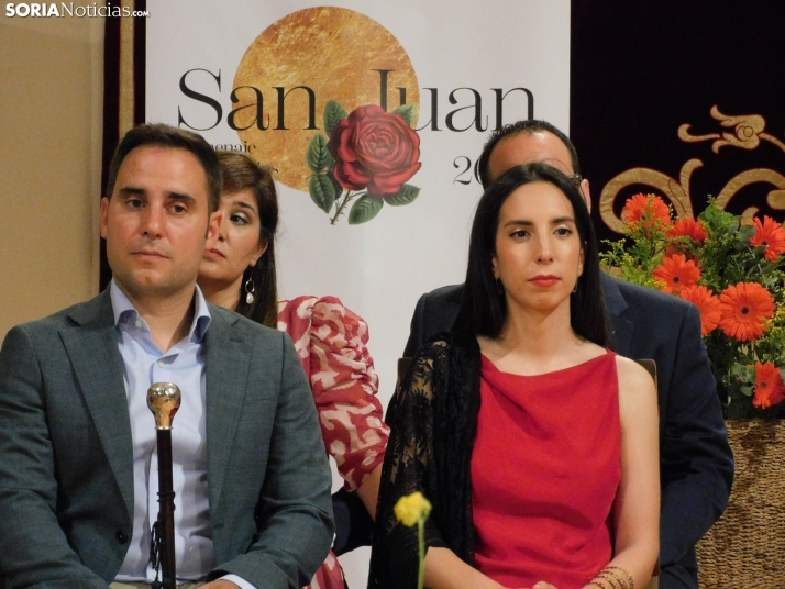 Galer&iacute;a | Los jurados y juradas reciben un sentido homenaje antes del comienzo de las fiestas de San Ju