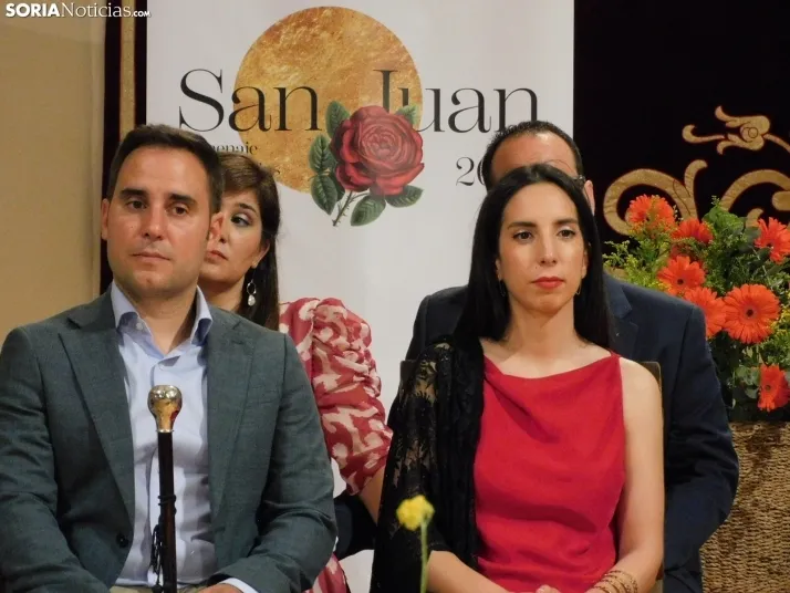 Galer&iacute;a | Los jurados y juradas reciben un sentido homenaje antes del comienzo de las fiestas de San Ju