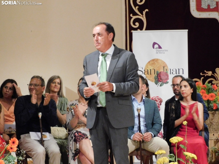 Galer&iacute;a | Los jurados y juradas reciben un sentido homenaje antes del comienzo de las fiestas de San Ju