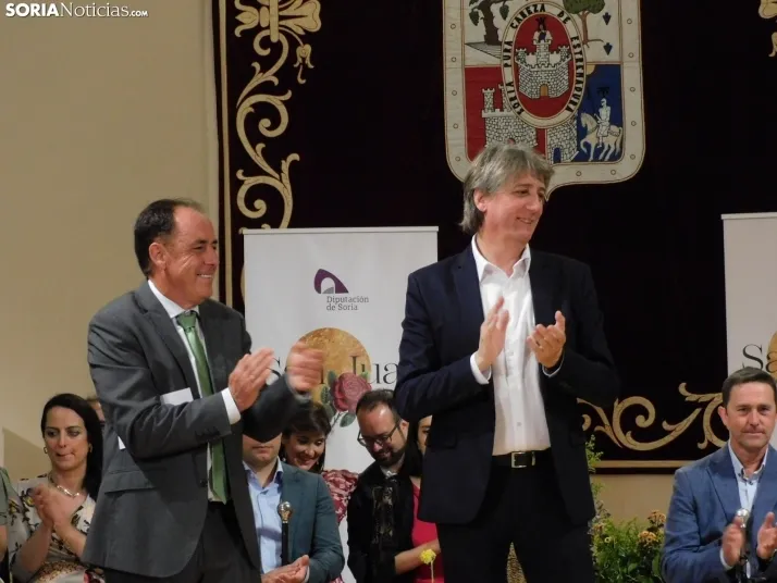 Galer&iacute;a | Los jurados y juradas reciben un sentido homenaje antes del comienzo de las fiestas de San Ju