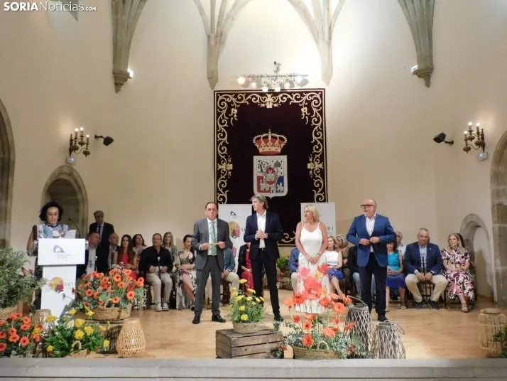 Galer&iacute;a | Los jurados y juradas reciben un sentido homenaje antes del comienzo de las fiestas de San Ju