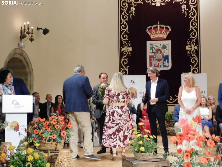 Galer&iacute;a | Los jurados y juradas reciben un sentido homenaje antes del comienzo de las fiestas de San Ju