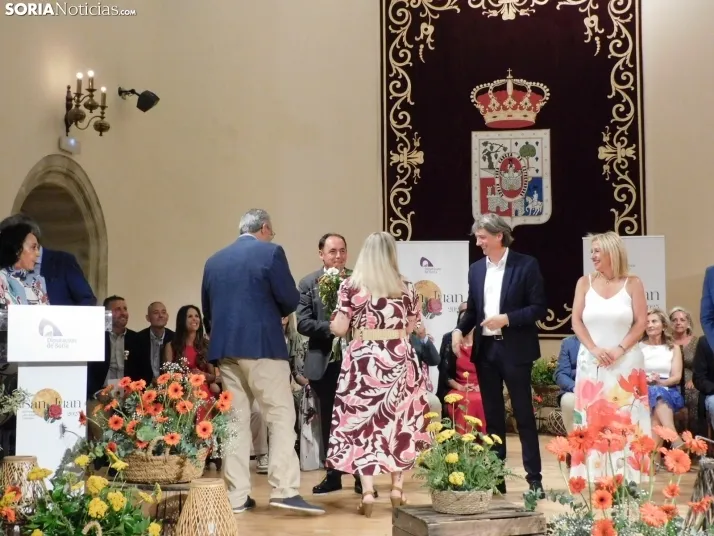 Galer&iacute;a | Los jurados y juradas reciben un sentido homenaje antes del comienzo de las fiestas de San Ju