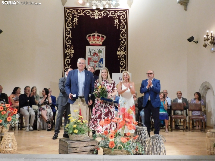 Galer&iacute;a | Los jurados y juradas reciben un sentido homenaje antes del comienzo de las fiestas de San Ju