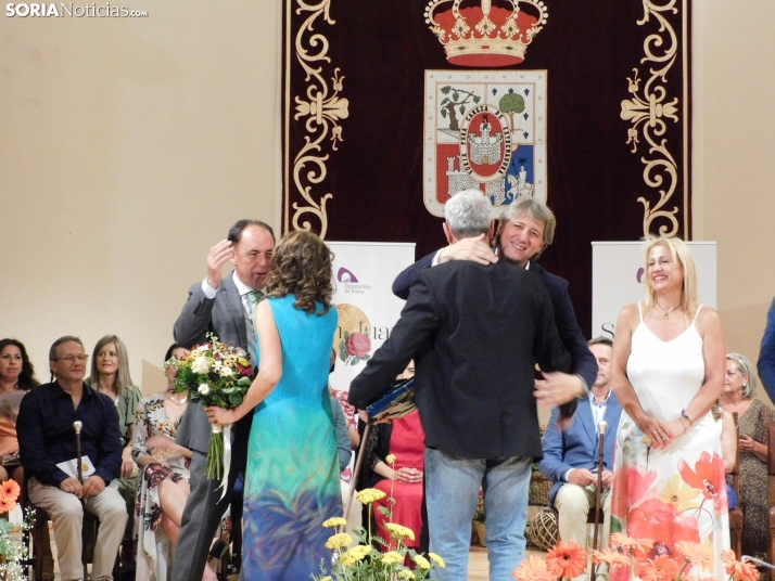 Galer&iacute;a | Los jurados y juradas reciben un sentido homenaje antes del comienzo de las fiestas de San Ju