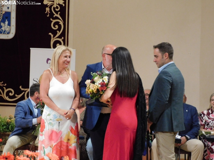 Galer&iacute;a | Los jurados y juradas reciben un sentido homenaje antes del comienzo de las fiestas de San Ju